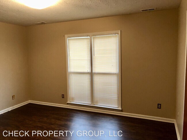 Building Photo - 540-542 Catalpa Ln