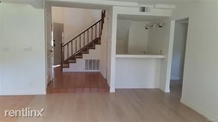 Building Photo - 3074 Lodgewood St