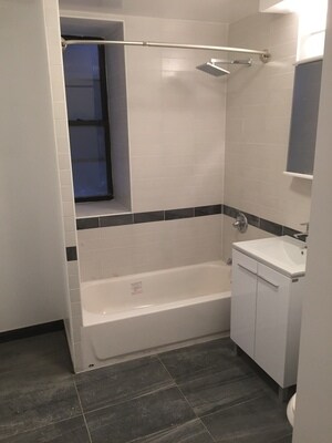 Building Photo - 552 W 184th St
