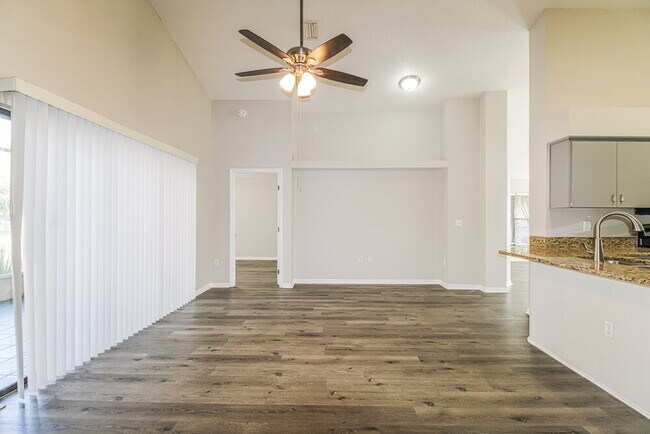 Foto del edificio - 10439 Norvell Rd