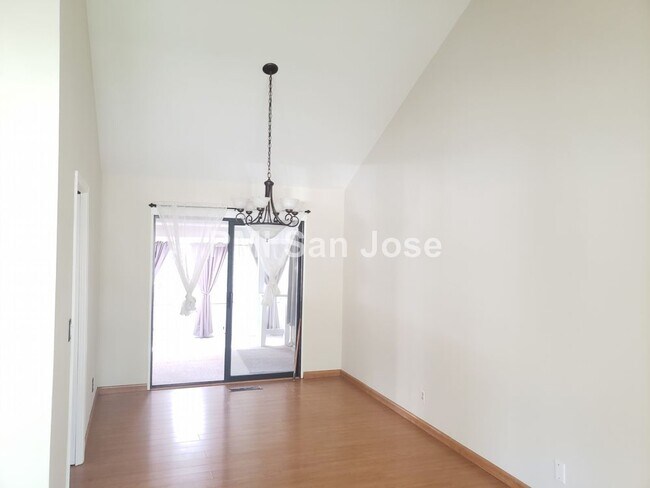 Building Photo - Branham/Pearl Thousand Oaks