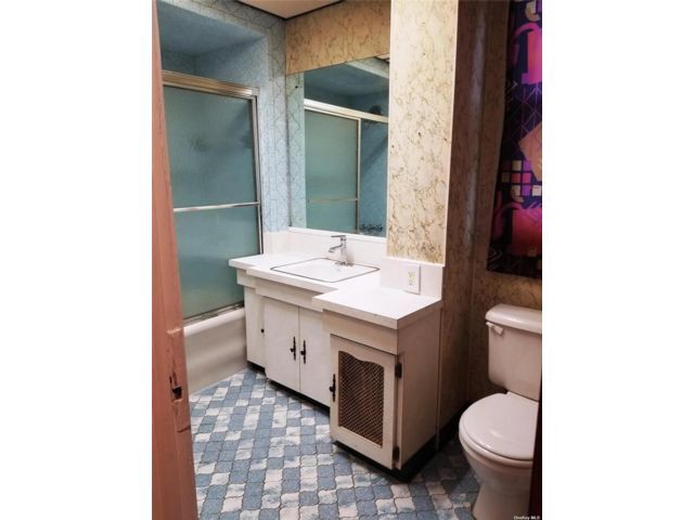 Foto del edificio - 87-35 257th St