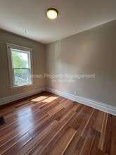 Building Photo - 1320 S Westnedge Ave