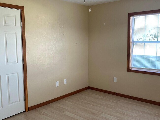 Building Photo - 27015 Austin - Garage Apt St