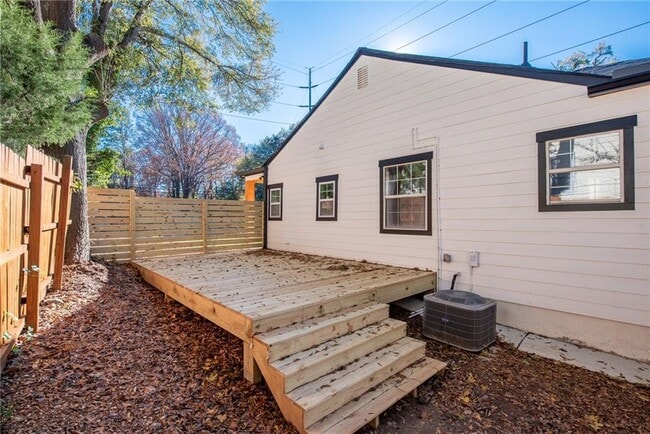 Building Photo - 1810 Dresden Dr NE