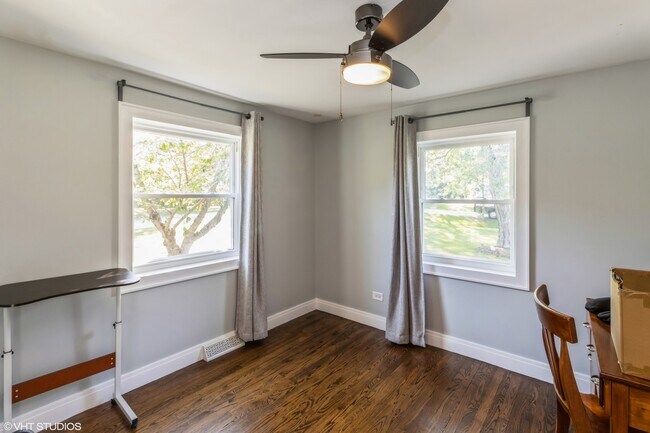 Foto del edificio - 26900 W Taylor St