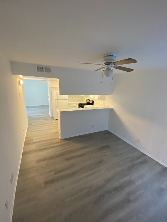 Foto del edificio - 5617 Carlton Way