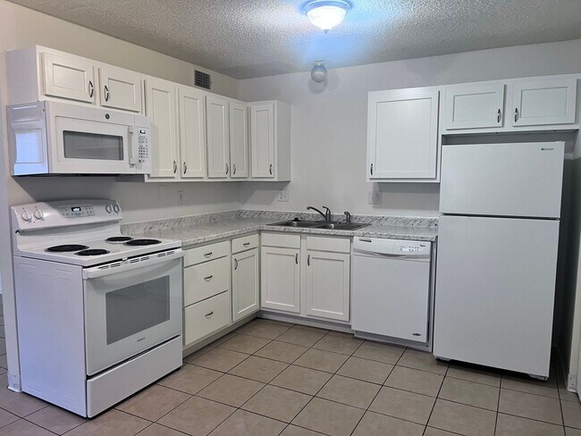 Building Photo - 127 W 45th St