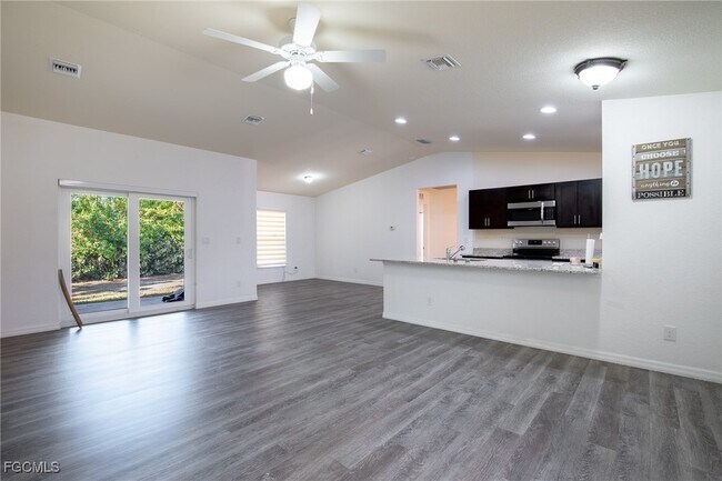 Foto del edificio - 8105 Rolling Ct