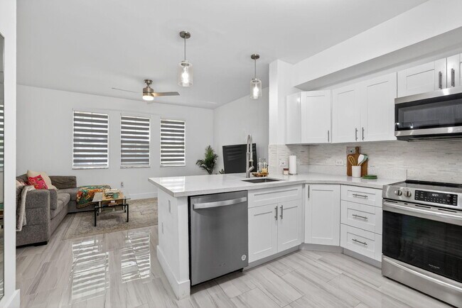 Foto del edificio - 533 NE 3rd Ave