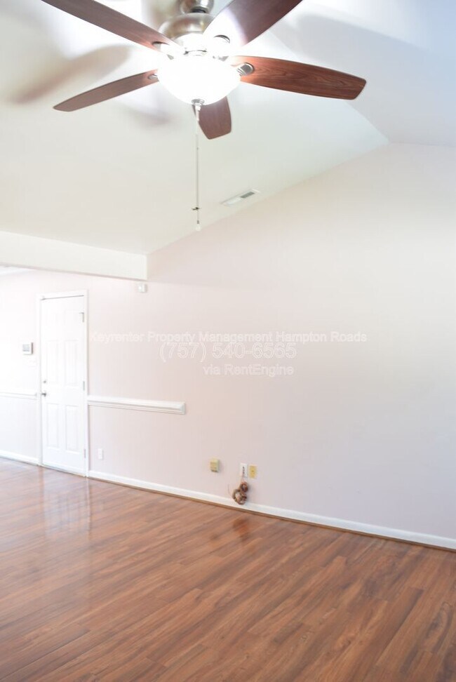 Foto del edificio - 826 Maywood Cir