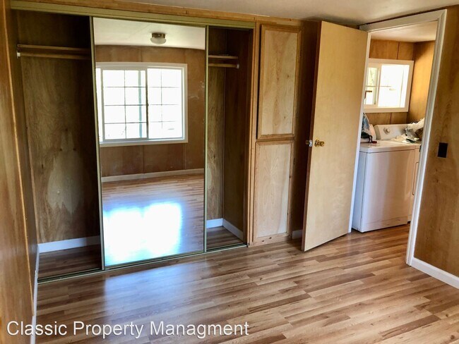 Building Photo - 2 br, 1 bath House - 4889 Hirsch Rd