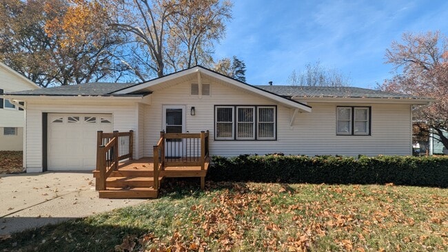 Building Photo - 7512 N Hemple Ave