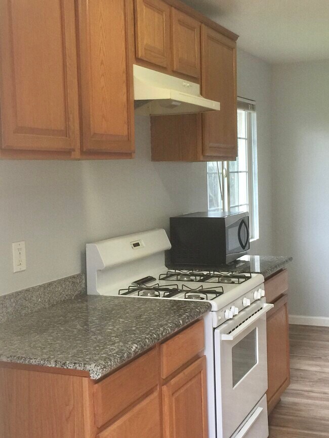 Building Photo - 9562 Emerald Park Dr