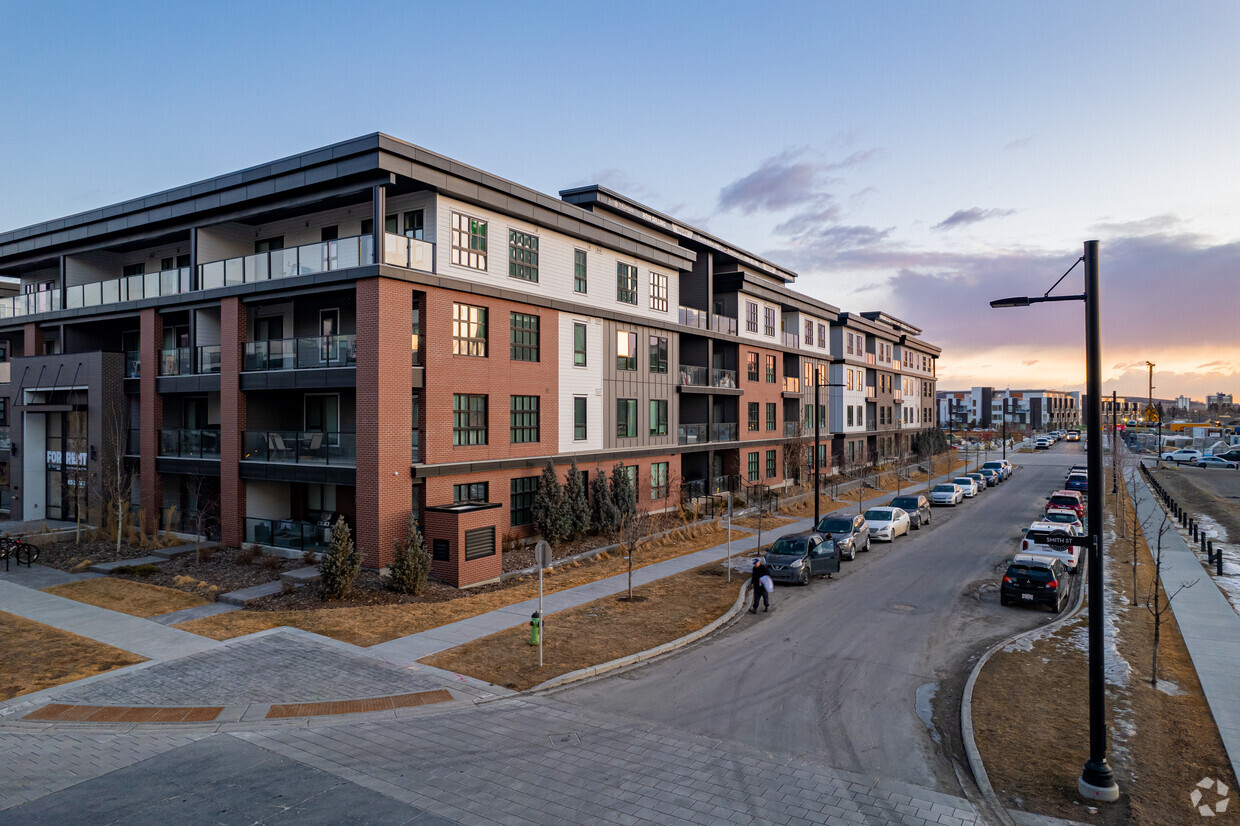 Primary Photo - Esquire - Apartment Rentals