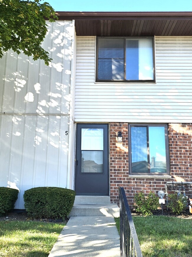 Building Photo - 1421 Oakes Rd