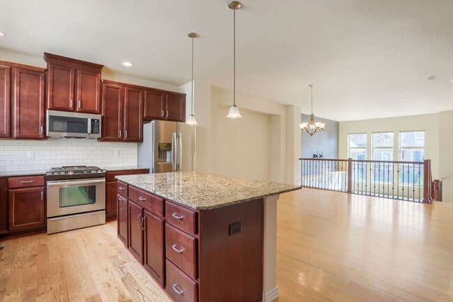 Building Photo - Immaculate 2 BED 3 BATH Steel Ranch Townhome with Open Floor Plan