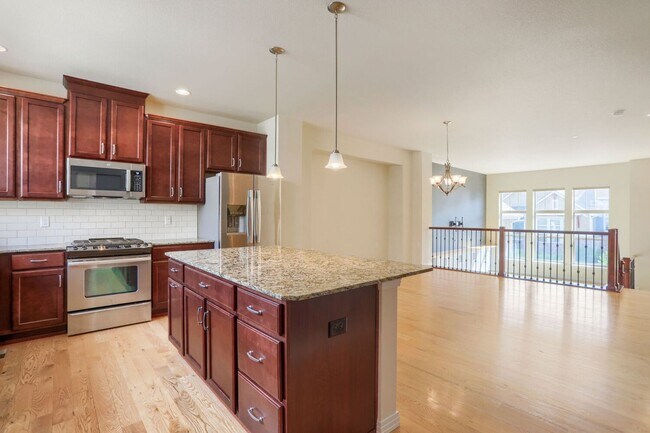 Foto del edificio - Immaculate 2 BED 3 BATH Steel Ranch Townhome with Open Floor Plan