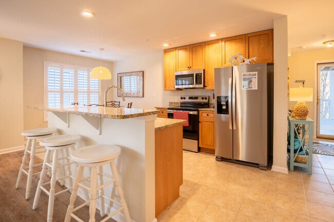 Building Photo - FULLY FURNISHED OFF-SEASON  1 BEDROOM NOW AVAILABLE