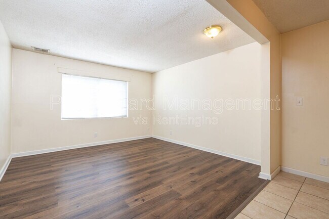 Foto del edificio - 2114 E 16th St N