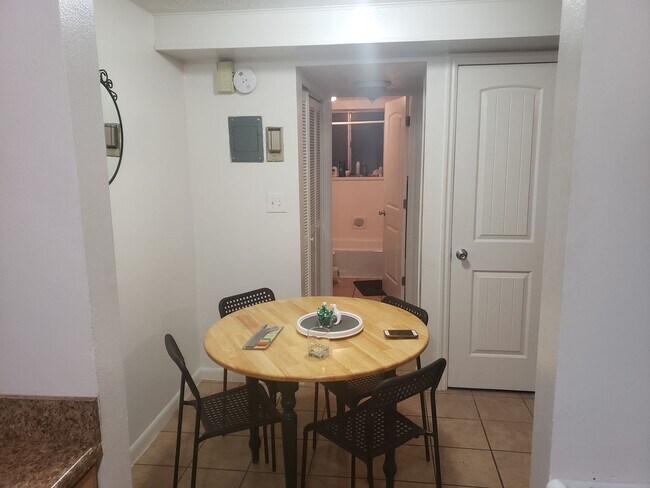 Building Photo - 1B/1B Pet Friendly Apartment South of BYU