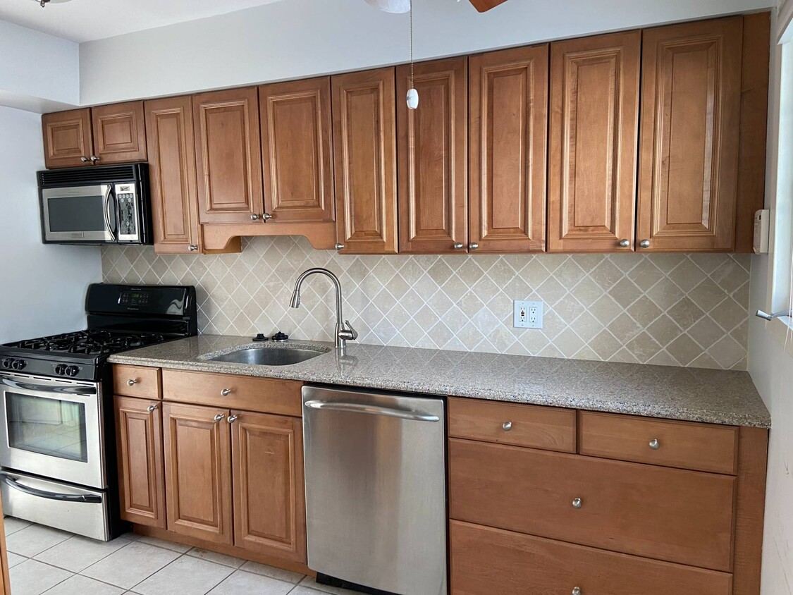 Primary Photo - 116 Fieldstone Rd