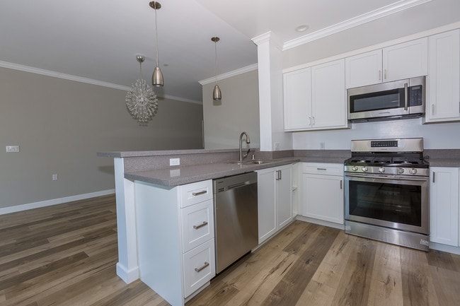 Building Photo - 11828 Runnymede St