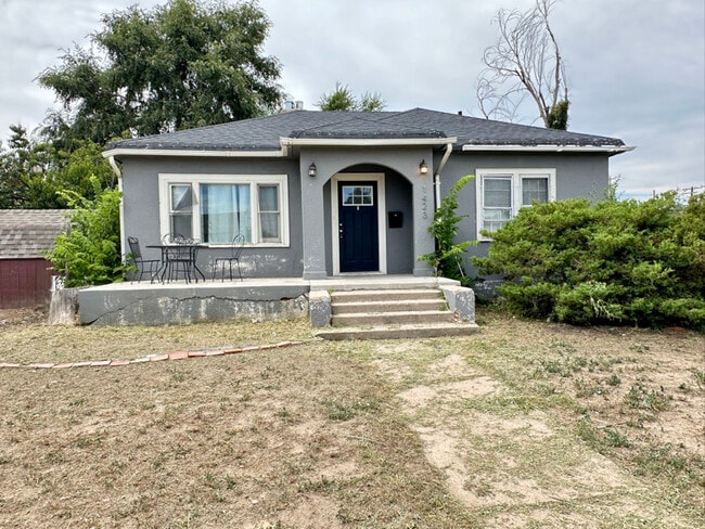 Building Photo - 1423 7th Ave