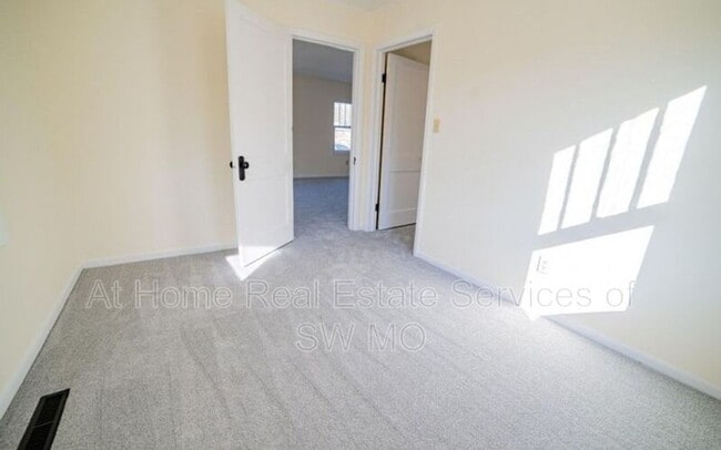 Building Photo - 2041 W College St