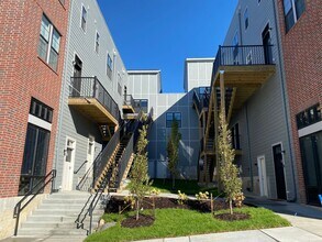 Building Photo - 7630 Park Dr