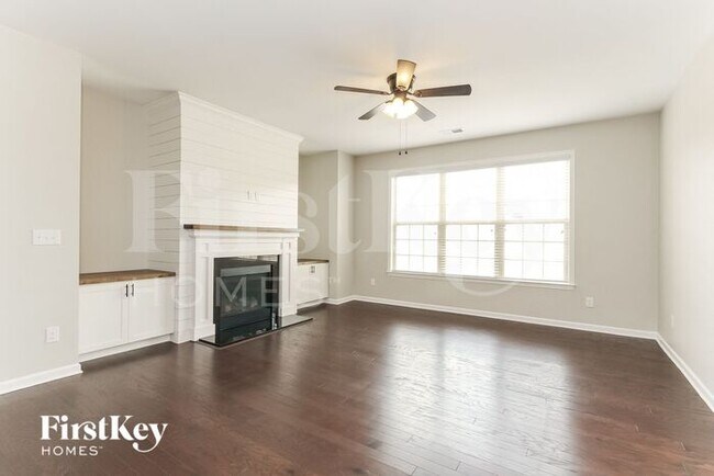 Foto del edificio - 716 Wood Lily Dr
