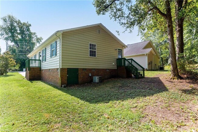 Foto del edificio - 407 N Dudley St