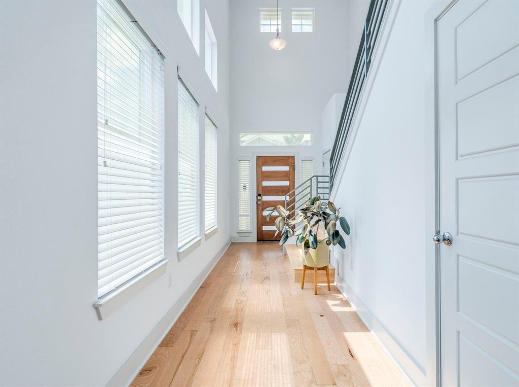 Foto principal - 2309 Hermia St