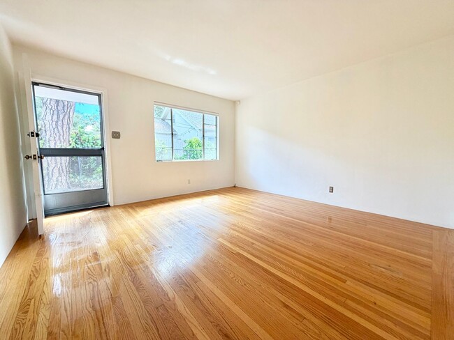 Foto del edificio - 1300 Hoover St