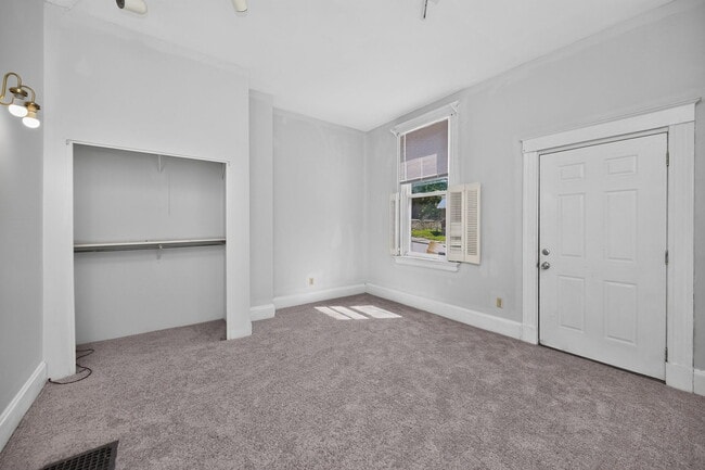 Building Photo - 2319 Sauer Ave