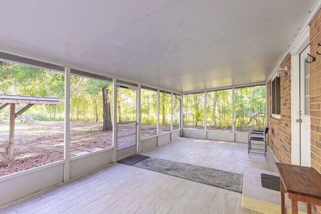 Building Photo - Welcome to your Lake Home