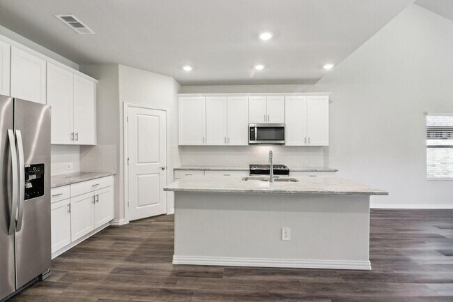 Building Photo - 701 Easthill Dr