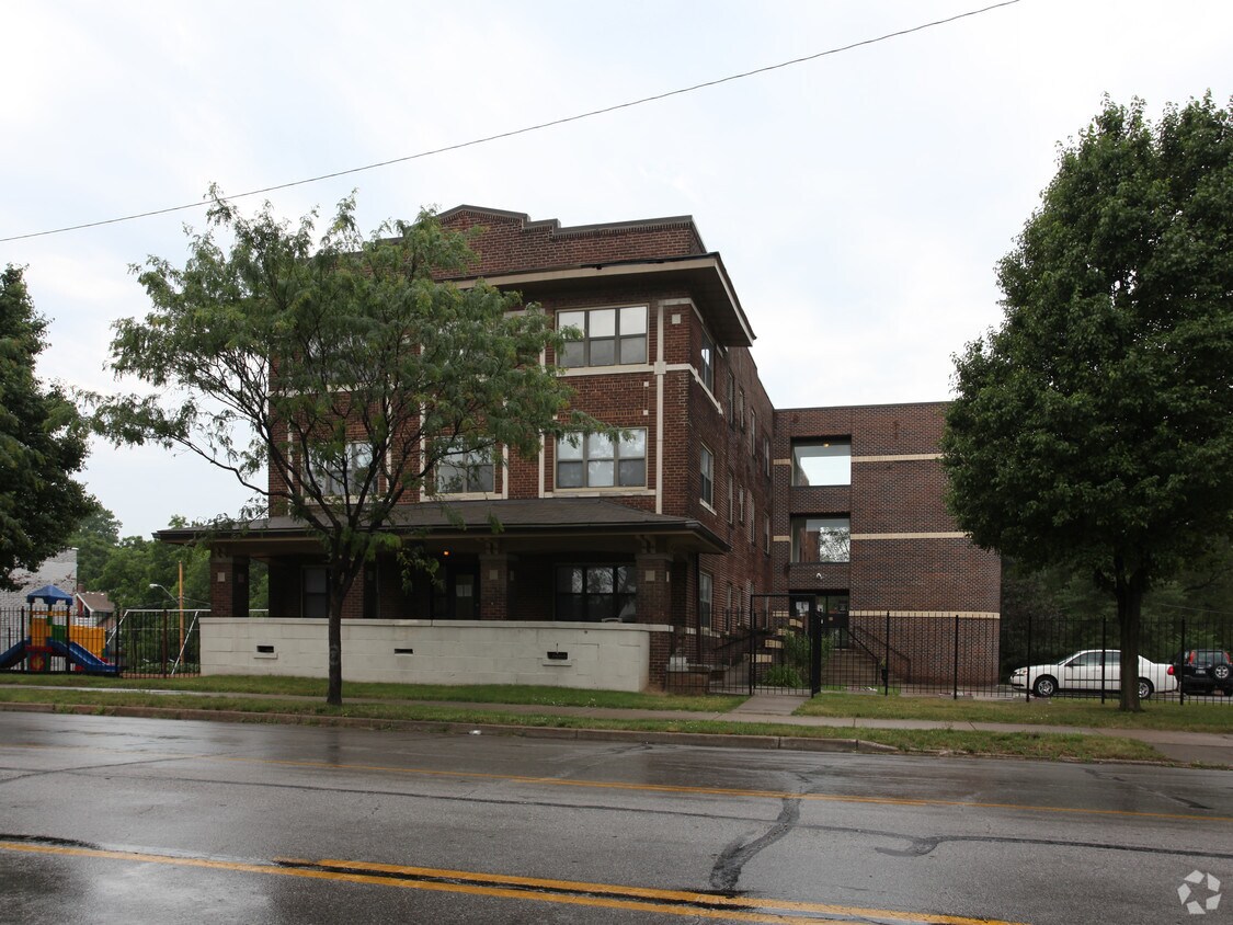 Primary Photo - 2730 Troost Ave