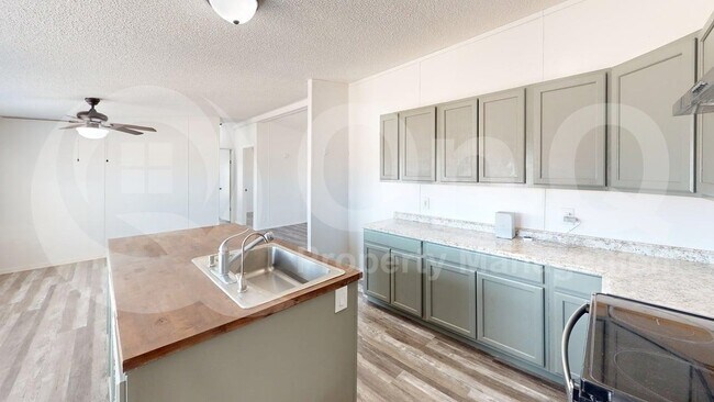 Foto del edificio - 8393 S Marstellar Rd