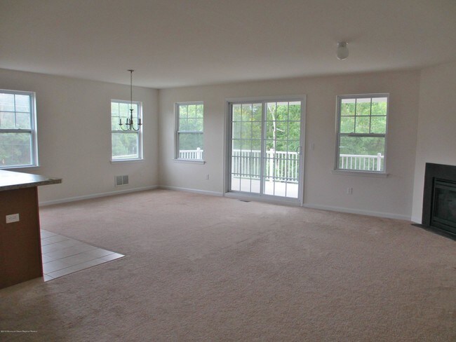 Foto del edificio - 380 Radio Rd