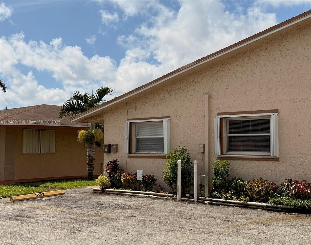 Primary Photo - 5304 NW 22nd St