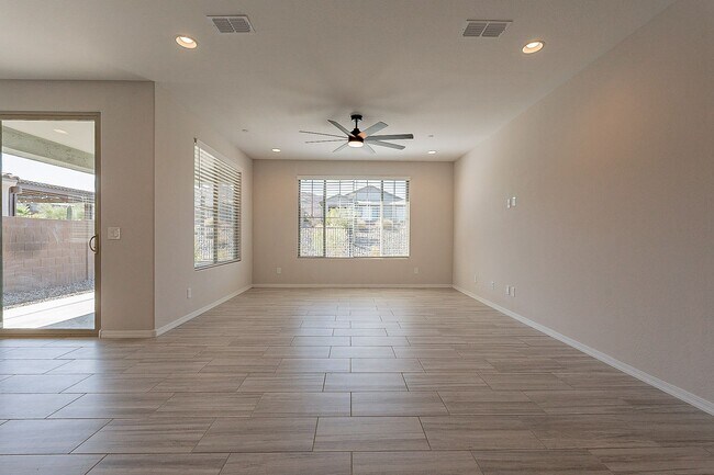 Building Photo - New Build 2023 Beautifully Updated