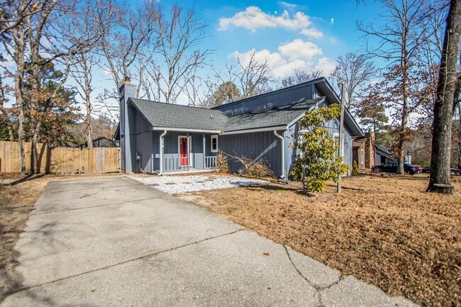 Foto del edificio - 315 Whipple Tree Ln