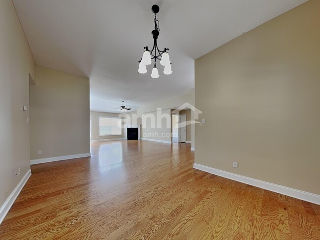 Building Photo - 1061 Saint Johns Dr