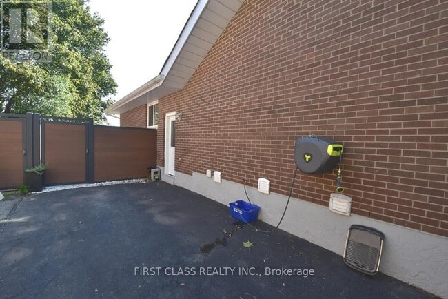 Photo du bâtiment - 1506-1506 Simcoe St N