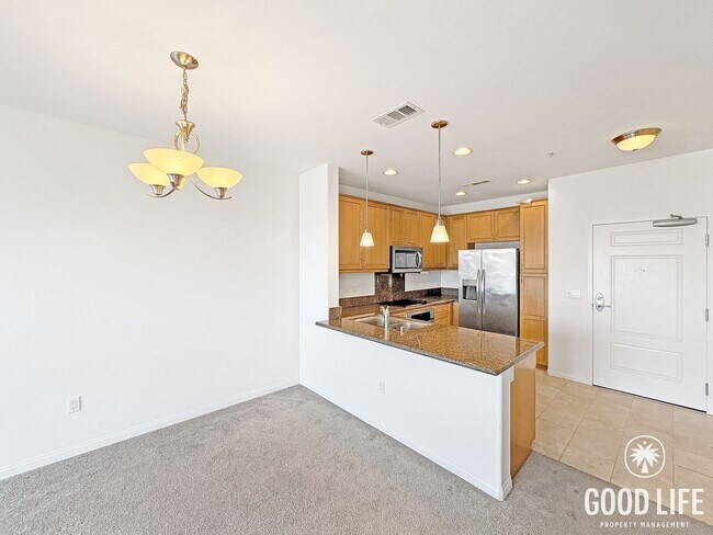 Foto del edificio - Charming 1BD/1BA Condo in Carmel Valley with Walk-In Closet, Balcony & In-Unit Laundry