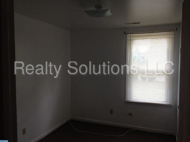 Building Photo - 81 Lanning Ave