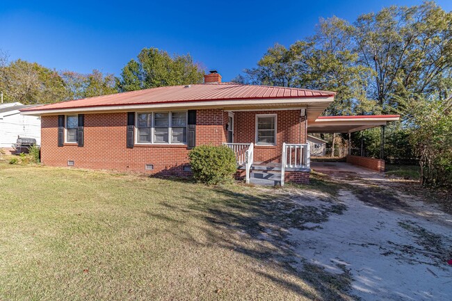 Building Photo - Brick Home For Rent in Goldsboro! 3 Bedroo...