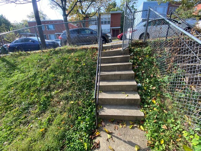 Foto del edificio - 126 Webster St NE