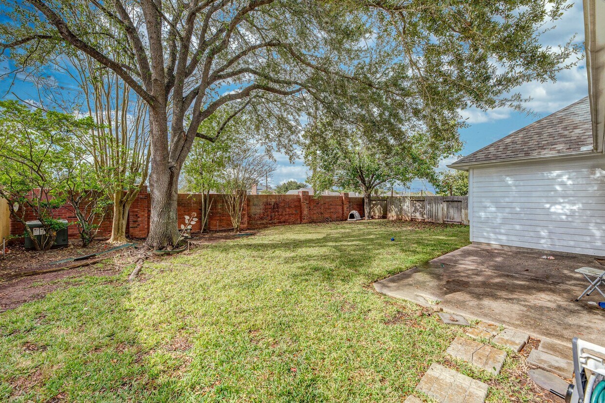 Building Photo - 910 Presley Way